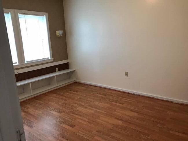 Building Photo - 2 Bedroom House for Rent