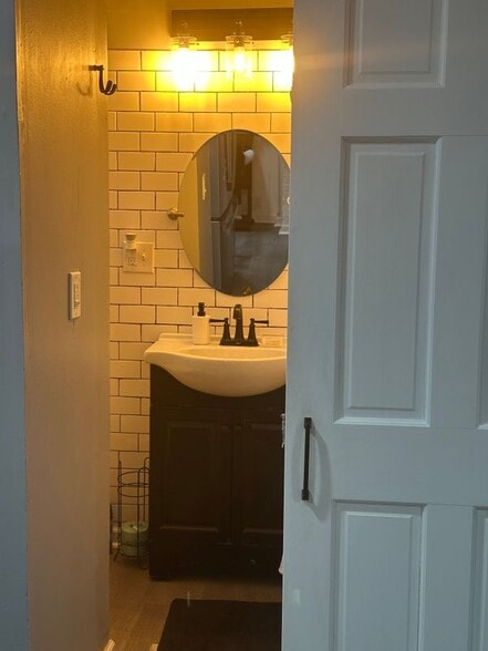 Building Photo - 39 S Lake Ave