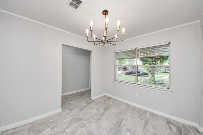 Building Photo - 2405 Pickerton Dr