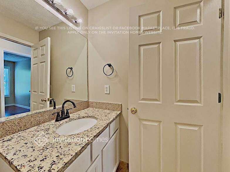 Building Photo - 207 Weatherstone Crossing