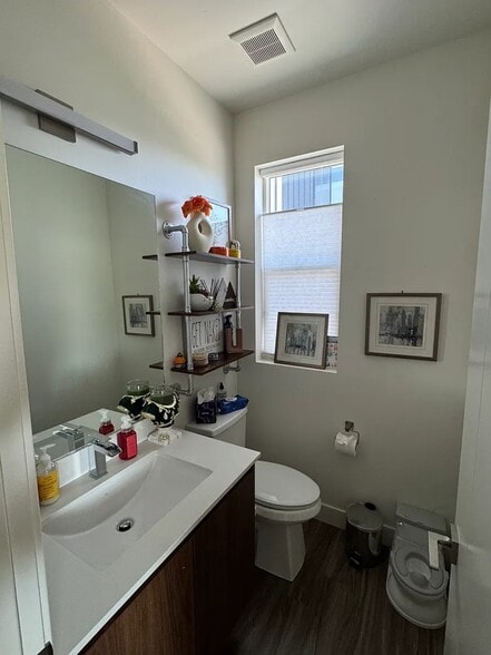 Building Photo - 1553 E Talo Ct