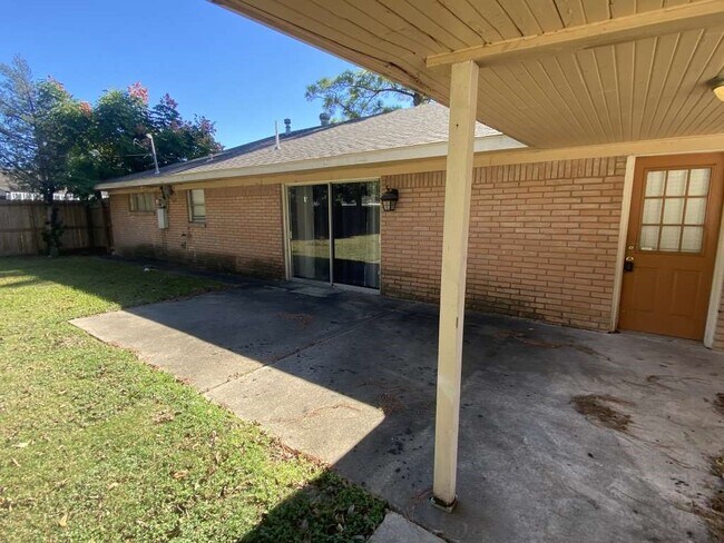 Building Photo - 5566 Beechnut St