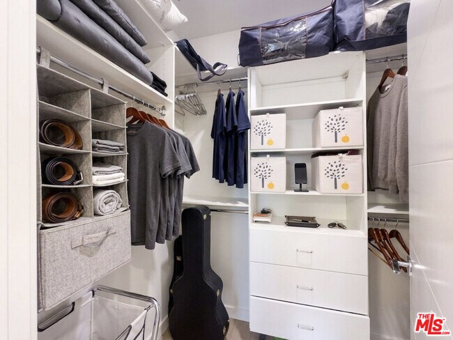 Building Photo - 2111 N Cahuenga Blvd