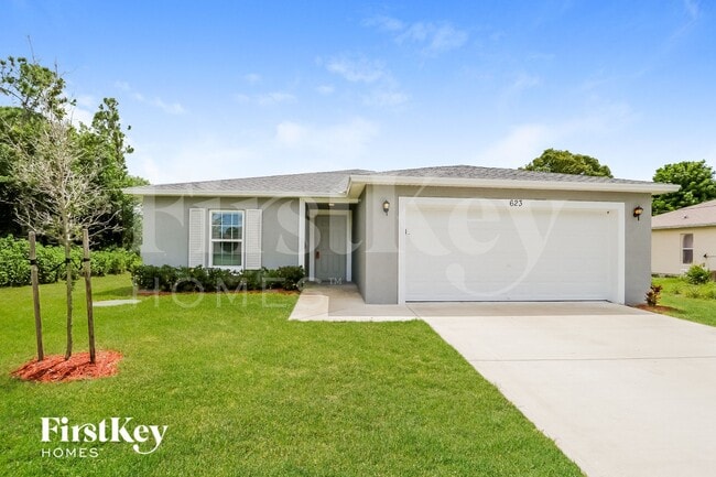 Building Photo - 623 SW Homeland Rd