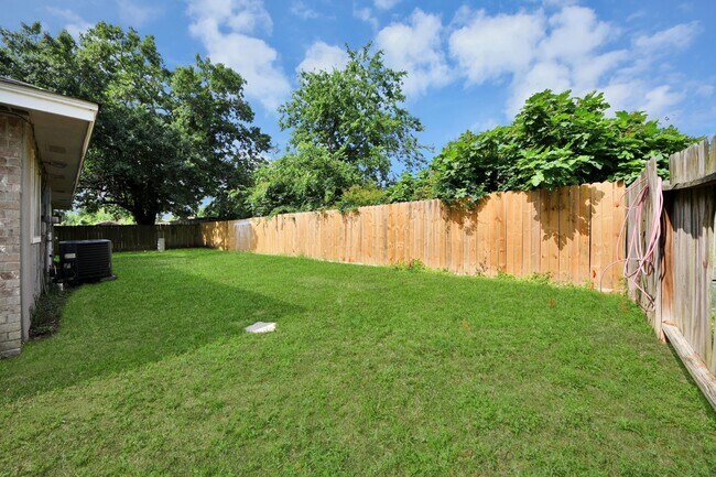 Building Photo - 22303 Acorn Chase Dr