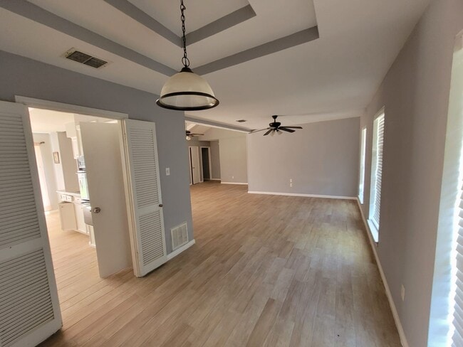 Building Photo - 431 N Forest Blvd