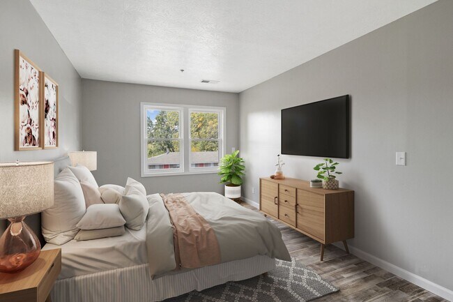 Building Photo - Fully Renovated!