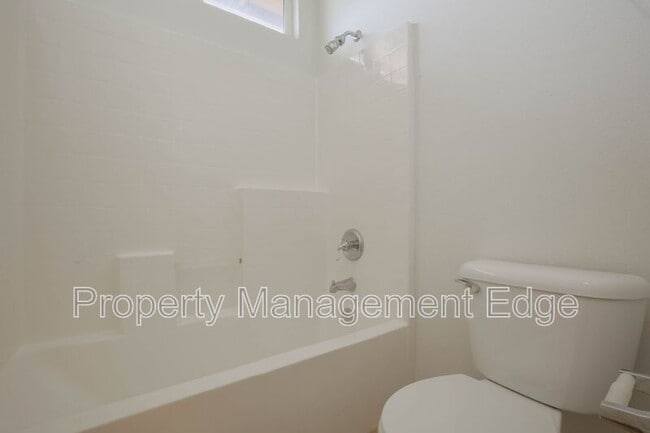 Building Photo - 32555 Favara Dr