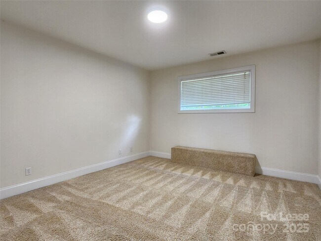 Building Photo - 5524 Strabane Dr