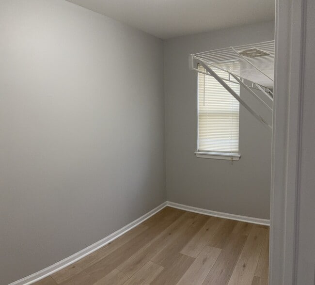Building Photo - 3381 Kentshire Cir