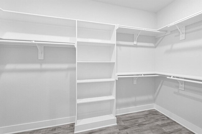 Building Photo - 4675 Bellfort Ave