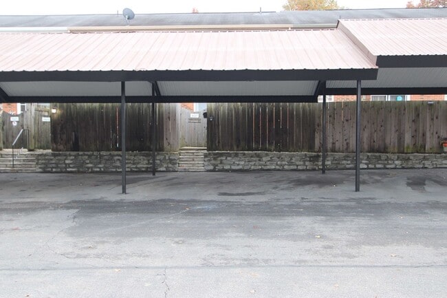 Building Photo - 2 Bed 1.5 Bath Condo