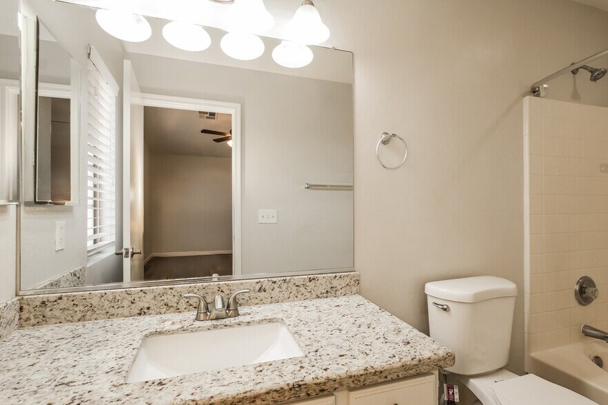 Building Photo - 8802 E University Dr