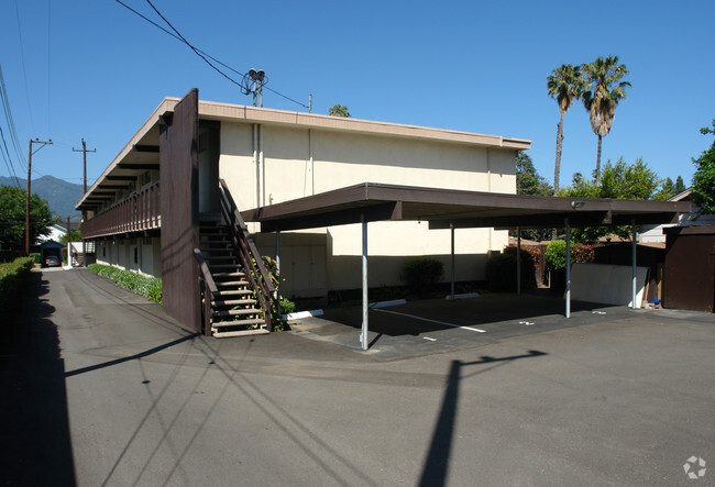 Building Photo - Holiday Plaza Apartments