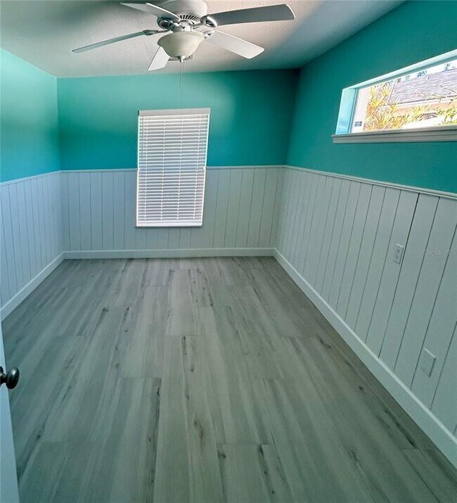 Building Photo - 5541 Bayou Grande Blvd NE