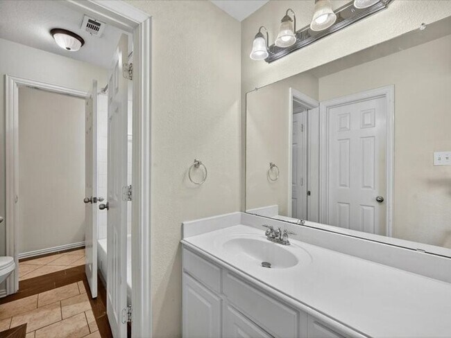 Building Photo - 11068 Downbrook Dr