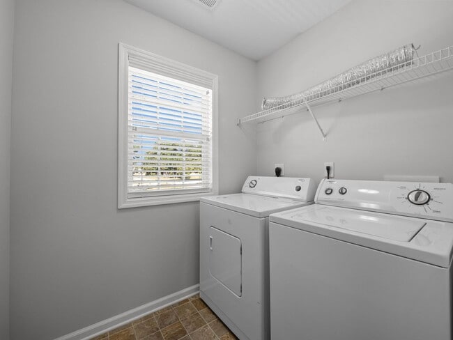 Building Photo - Welcome to Clymer Court!