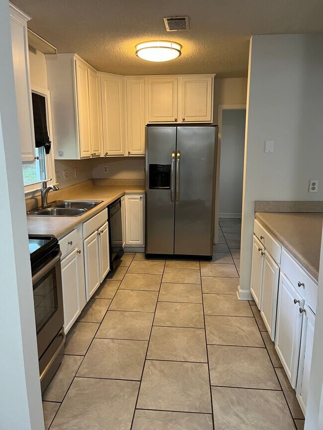 Building Photo - Lovely Two Bedroom in Charlotte!