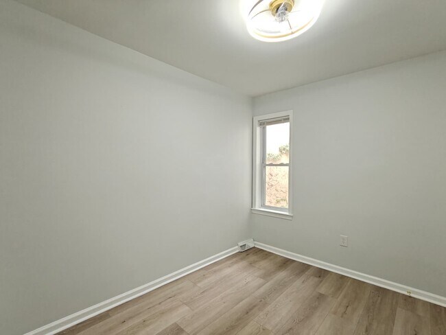 Building Photo - 223 N 58th St