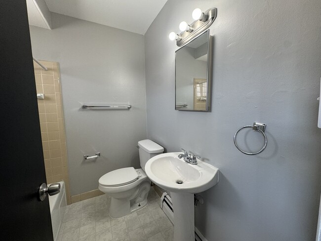 Building Photo - 4059 Longtin Ave
