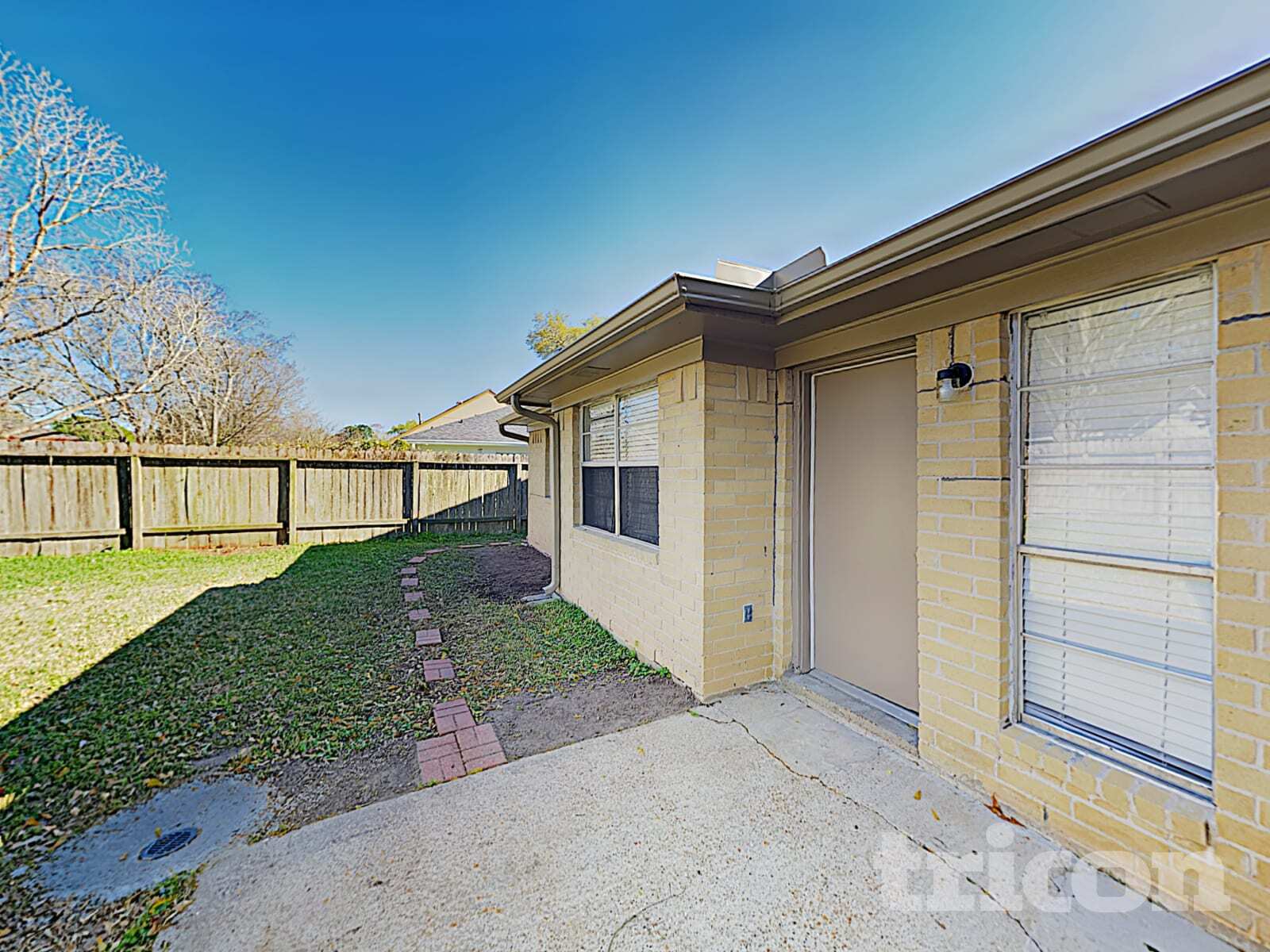 Building Photo - 15802 Echo Canyon Dr