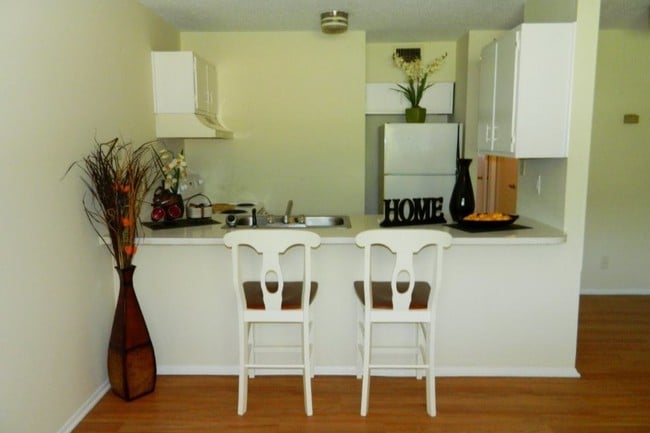 Building Photo - Pleasant Terrace