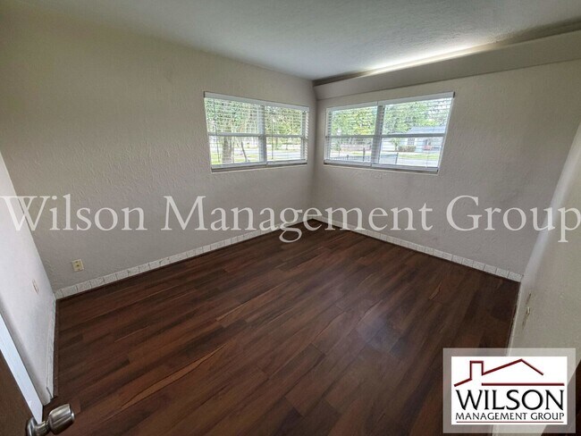 Building Photo - 3215 N Orange Ave