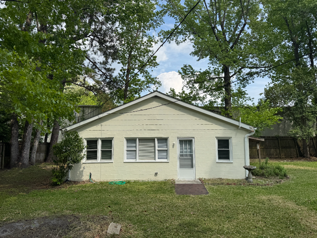 Building Photo - 1834 Belgrade Ave