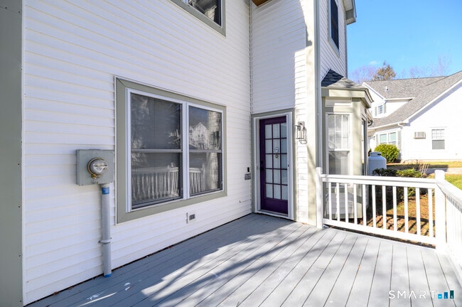 Building Photo - 905 Oronoke Rd