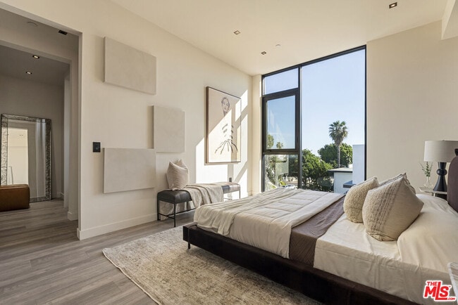 Building Photo - 1021 N Ogden Dr