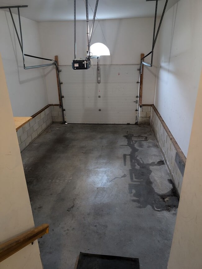 Building Photo - Spacious Home in Longhill Gate