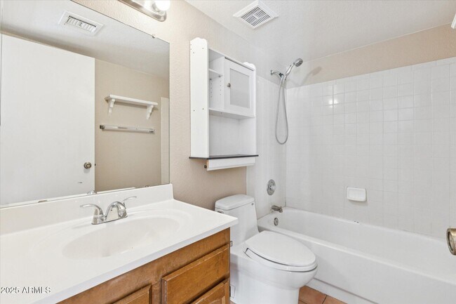 Building Photo - 1743 E Tara Dr