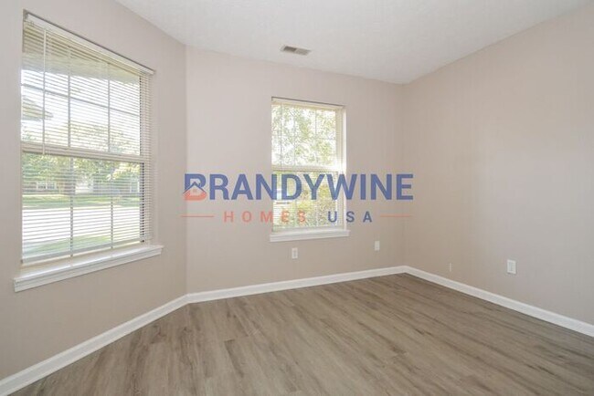 Building Photo - $500 OFF 1st Month’s Rent! No Application ...
