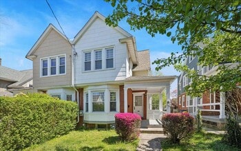 Building Photo - right and spacious 4-bedroom
