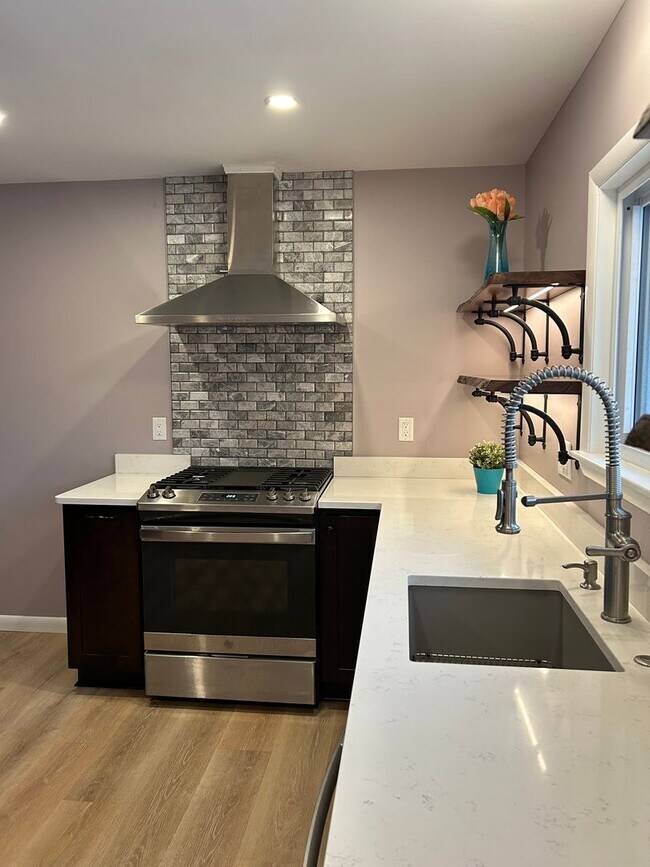 Building Photo - Brick Ranch for Rent in Mayfield HTS walking distance to Golden Gate Plaza