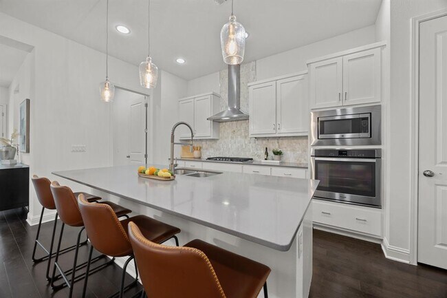Building Photo - 5305 Mandevilla Dr