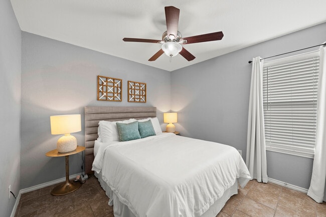 Building Photo - Cline