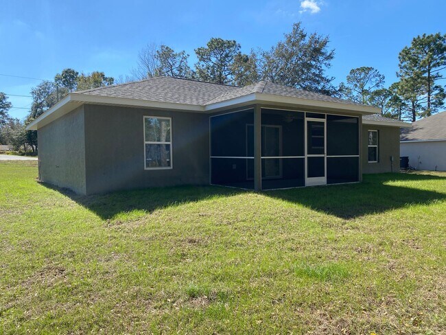 Building Photo - Custom Home - Desirable SE Ocala Neighborhood 3/2/2 **Won't Last**
