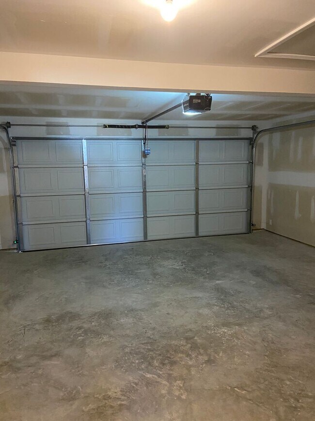 Building Photo - Pre-Lease Now | Beautiful 3 Bedroom Home with Fenced Yard in Paragould