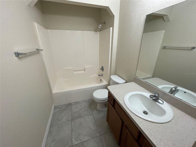 Building Photo - 3 Bed/2 Bath SFH in Silver Spring Shores! AVAILABLE NOW!