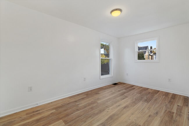 Building Photo - 607 Murray St