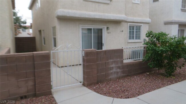 Building Photo - 3014 Sunrise Bay Ave