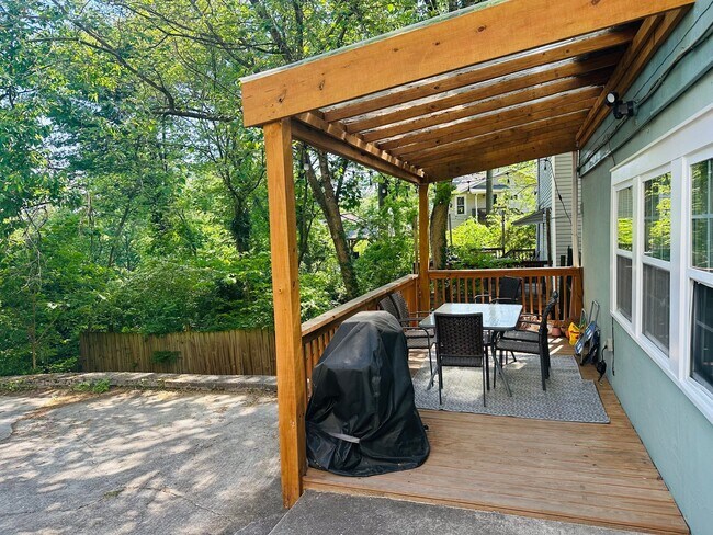 Building Photo - 708 Old Dallas Rd