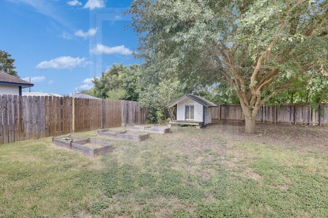 Building Photo - 4500 Acers Ln