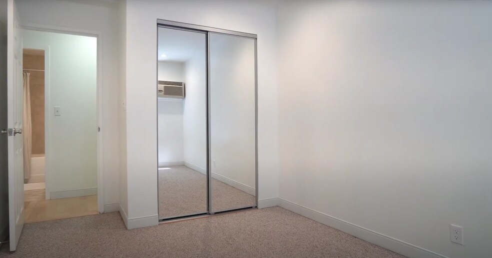 Building Photo - 104 Warren St