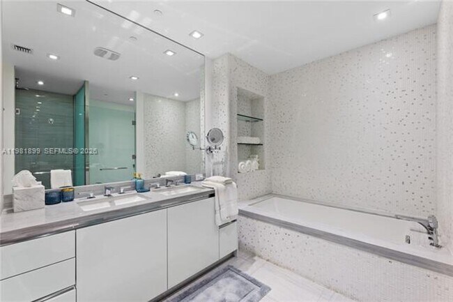 Building Photo - 16901 Collins Ave