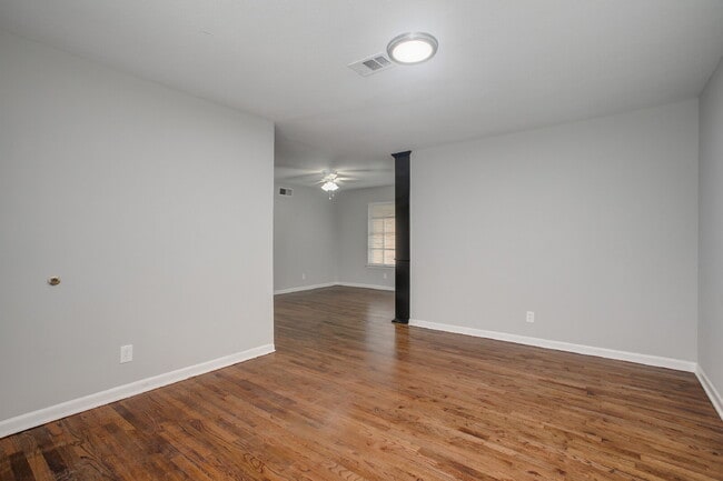 Building Photo - $1,000 Move In Special – First Month with 18 Month Lease