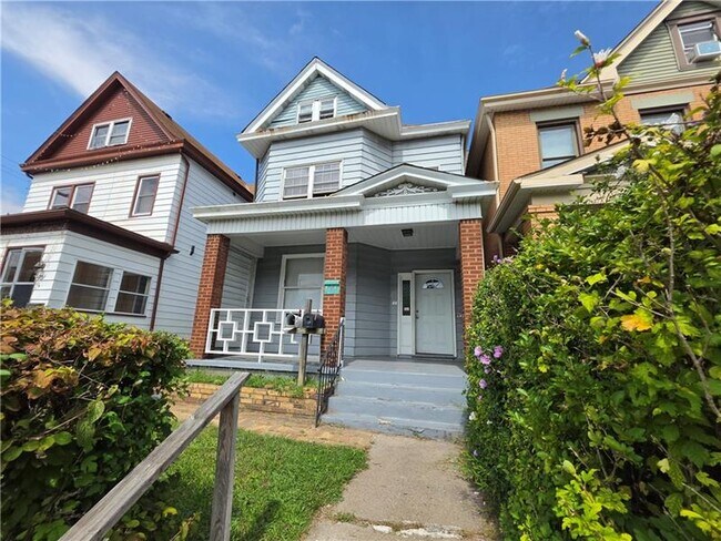 Building Photo - 703 E 14th Ave