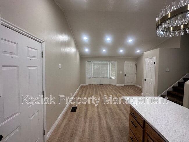 Building Photo - 898 W 1025 N