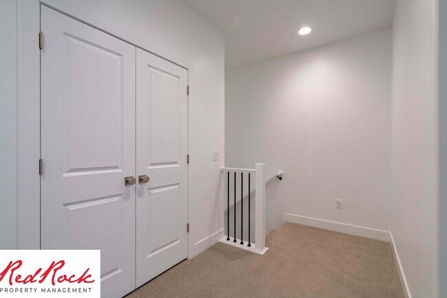 Building Photo - 3 Bedroom Townhome in Washington Fields wi...